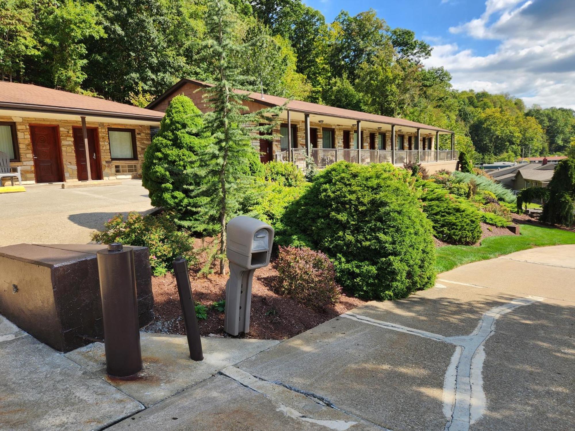 Jefferson Hills Motel Clairton Eksteriør billede