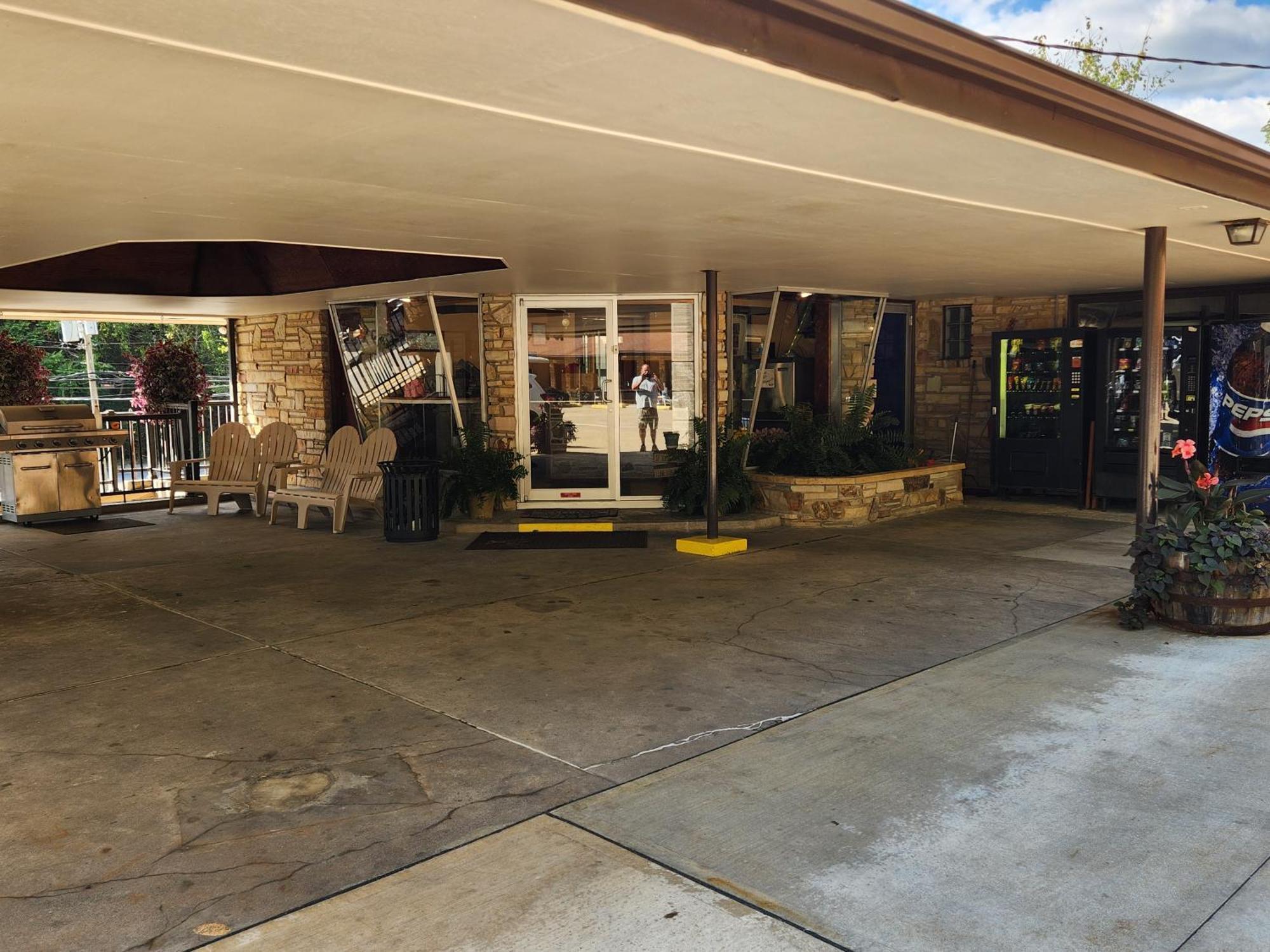 Jefferson Hills Motel Clairton Eksteriør billede